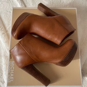 Michael Kors Leather Boot Size 5 - still available !